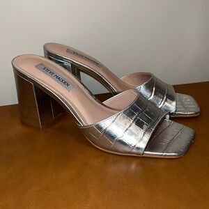 NWOT Silver Snakeskin Steve Madden Mules